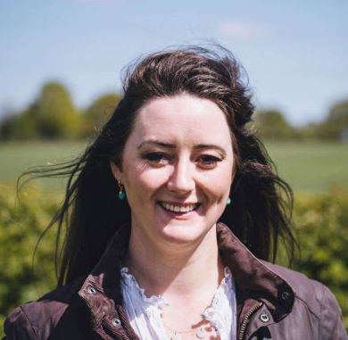 Kelly Seaton headshot.